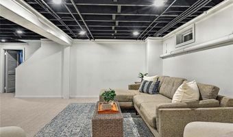 1 Cheshire Dr, Barrington, RI 02806