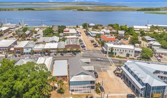 76 Market St, Apalachicola, FL 32320