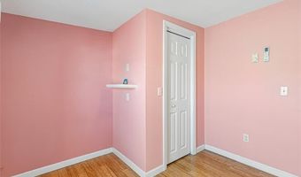 6 MacAlder St, Narragansett, RI 02882