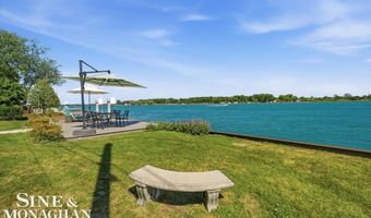 206 Edgewater Dr, Algonac, MI 48001