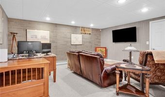 7 Daisy Ln, Coventry, RI 02816