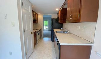 515 Ponds Edge Ln, Allentown, PA 18104