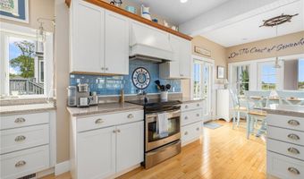 439 Wandsworth St, Narragansett, RI 02882