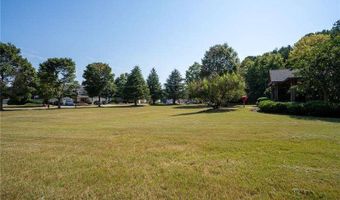 302 Oak Leaf Pl, Acworth, GA 30102