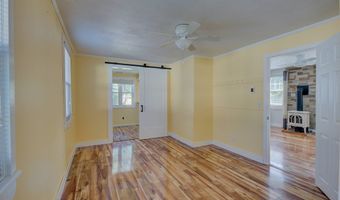 33 Spruce Ln, Bristol, RI 02809