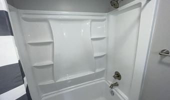 913 Pine Ave, Alma, MI 48801