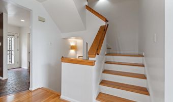 13 RIDGE Ct, Basye, VA 22810