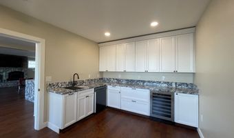 360 2ND St, Bandon, OR 97411