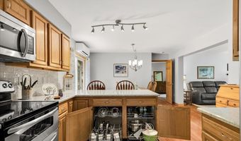 21 Bowling Green Ln, Belfast, ME 04915