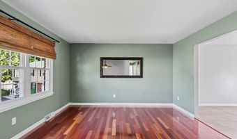 19 Midway Dr, Albany, NY 12205