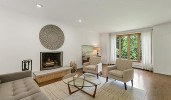8 W Gate Dr, Bow, NH 03304