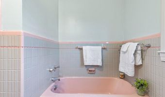 71 Primrose Hill Rd, Barrington, RI 02806