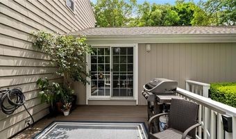 40 Sage Dr, Warwick, RI 02886