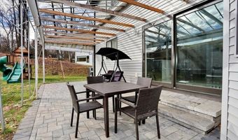 13 Autumn Ct, Airmont, NY 10901