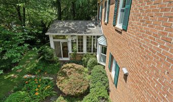 5110 DUVALL Dr, Bethesda, MD 20816