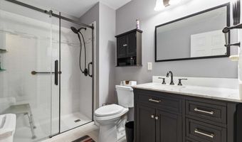 827 SW 46th St, Ankeny, IA 50023