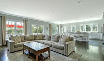 1 W Farm Rd, Smithfield, RI 02917