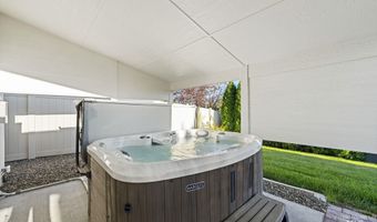 7645 W Hill Rd, Boise, ID 83714