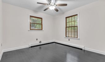 19 CENTER St, Barnegat, NJ 08005