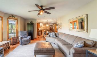 410 Oakwood Ct, Altoona, IA 50009