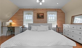 671 County Rd, Barrington, RI 02806