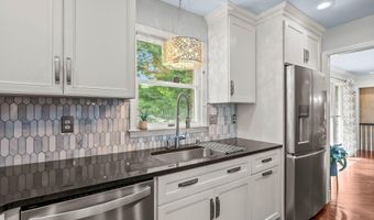11806 E Arbor Dr, Anchorage, KY 40223