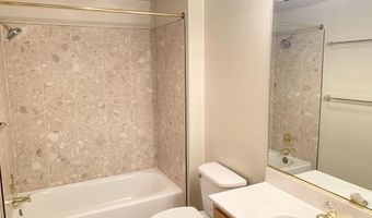 901 N MONROE St 203, Arlington, VA 22201