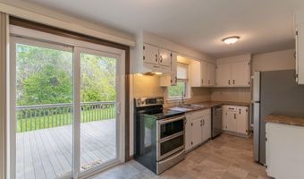 629 River Rd, Agawam, MA 01001