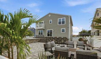 30 Berger Ave, Amityville, NY 11701