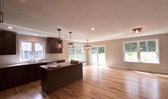44 Edgewater Dr, Brentwood, NH 03833
