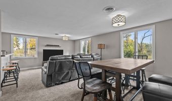 11 HILLTOP Ct, Appleton, WI 54914