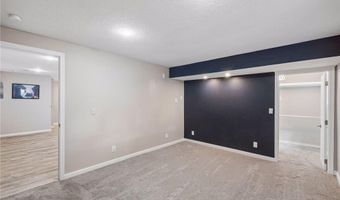 880 Whitney Dr, Apple Valley, MN 55124