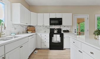 4260 N Rushwood Ct, Bel Aire, KS 67226