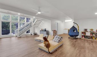 215 Cobblefield Ct, Ballwin, MO 63011