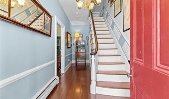 22 Greenough Pl, Newport, RI 02840