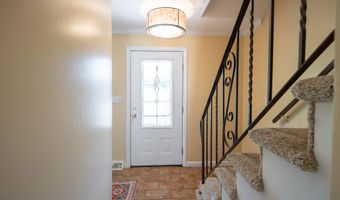 51 Aspen Cir, Albany, NY 12208