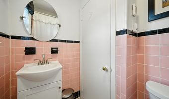 29 Park Ave, Belford, NJ 07718
