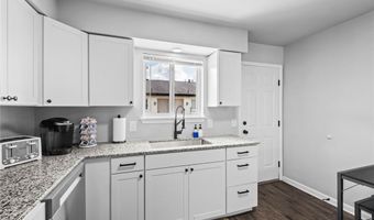 1306 SE C St, Bentonville, AR 72712