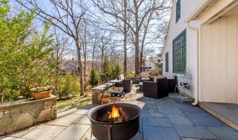 150 N Old Stone Bridge Rd, Cos Cob, CT 06807