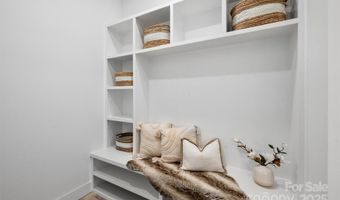 910 Everett Pl, Charlotte, NC 28205