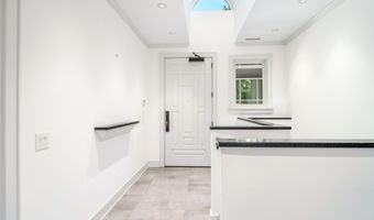 13 Kellogg St, Brookfield, CT 06804