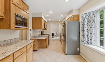 4893 35TH Rd N, Arlington, VA 22207