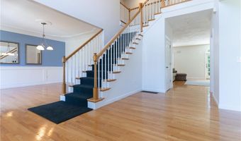 9 Elizabeth Dr, Lincoln, RI 02865