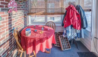 3 E Elm St, Alton, IL 62002