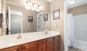 8 Secrest Dr, Arden, NC 28704
