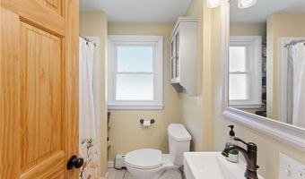 103 Everglade Ave, Warwick, RI 02886