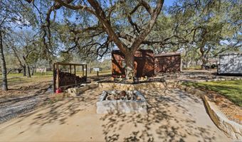 828 Shady Grv, Adkins, TX 78101