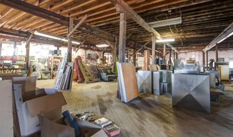 23 W Olive St, Aurora, MO 65605