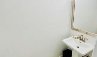 3700 Saguaro Dr, Carlsbad, NM 88220