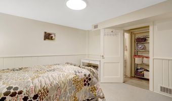 1114 N HARRISON St, Arlington, VA 22205